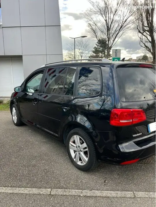 Volkswagen Touran 2012 photo 2