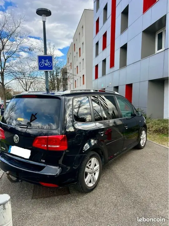 Volkswagen Touran 2012 photo 3