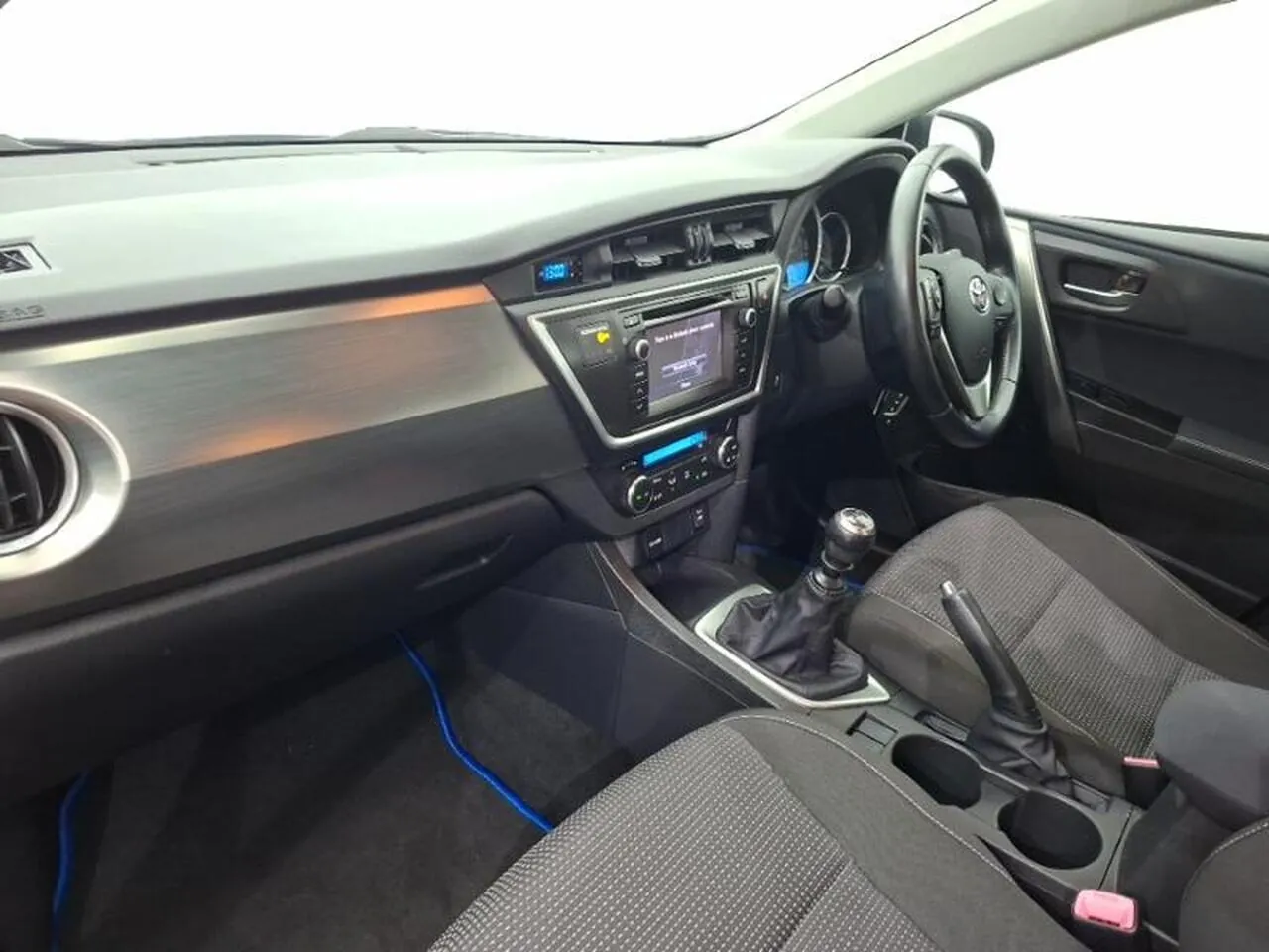 Toyota Auris 2014 photo 5