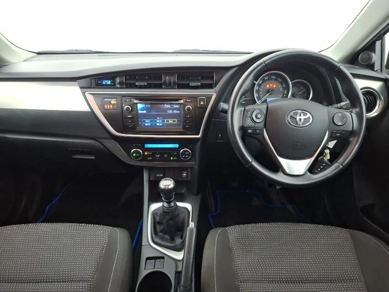 Toyota Auris 2014 photo 3