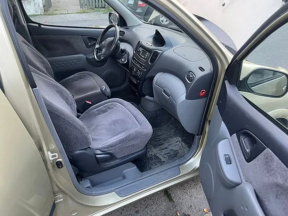 Toyota Yaris Verso 2000 photo 4