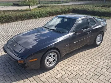 Porsche 944