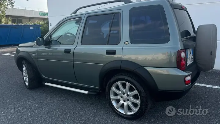 Land Rover Freelander 2004 photo 2
