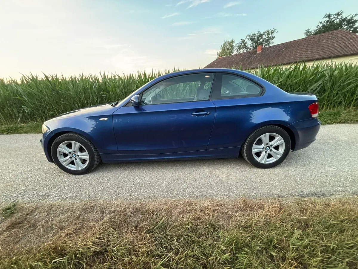 BMW 1 Series 2009 photo 2