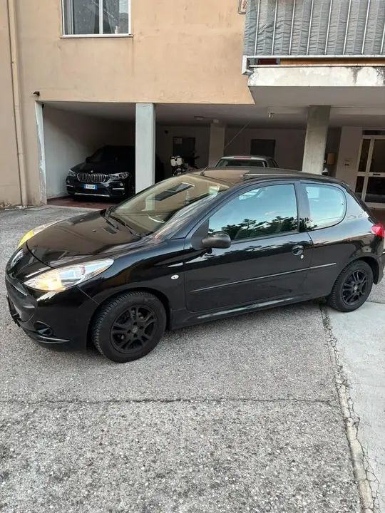 Peugeot 206 2011 photo 2