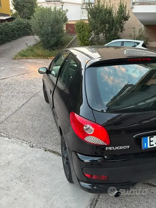Peugeot 206 2011 photo 5
