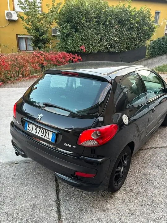 Peugeot 206 2011 photo 4