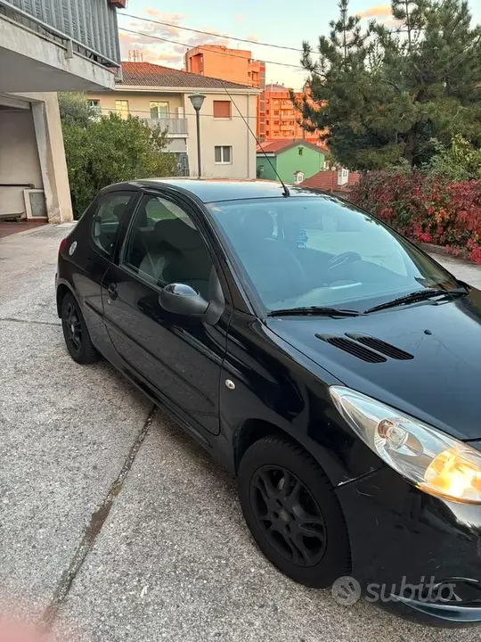 Peugeot 206 2011 photo 3
