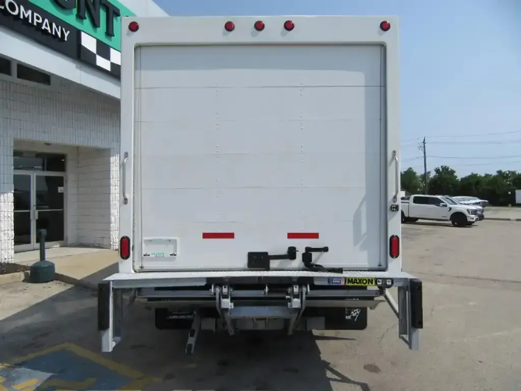 Ford E-450 2023 photo 4