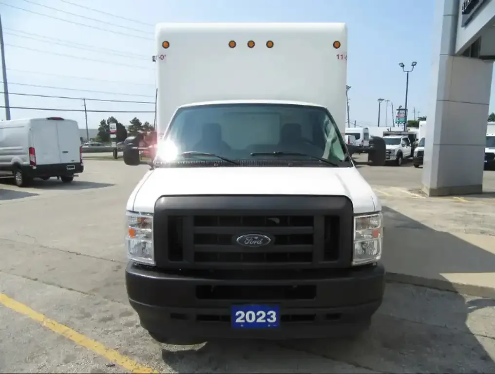 Ford E-450 2023 photo 3