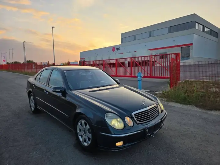 Mercedes-Benz E-Class 2004 photo 3