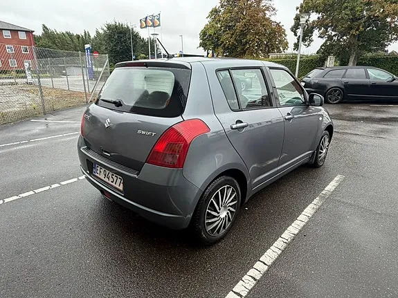 Suzuki Swift 2006 photo 3