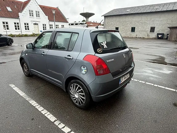 Suzuki Swift 2006 photo 4