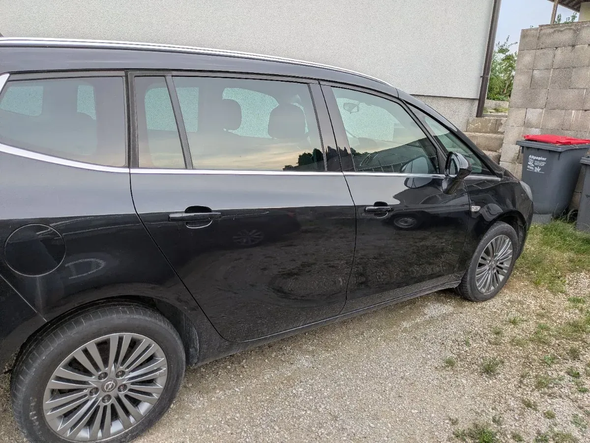 Opel Zafira Tourer 2014 photo 3