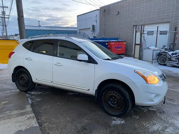 Nissan Rogue 2012 photo 2