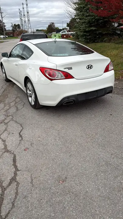 Hyundai Genesis 2011 photo 3