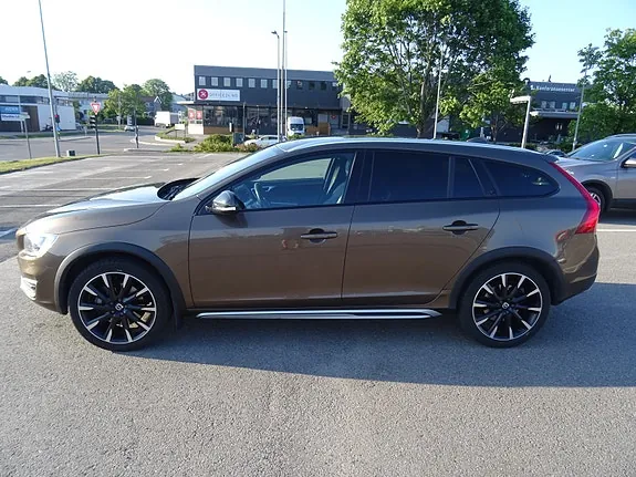 Volvo V60 Cross Country 2017 photo 2
