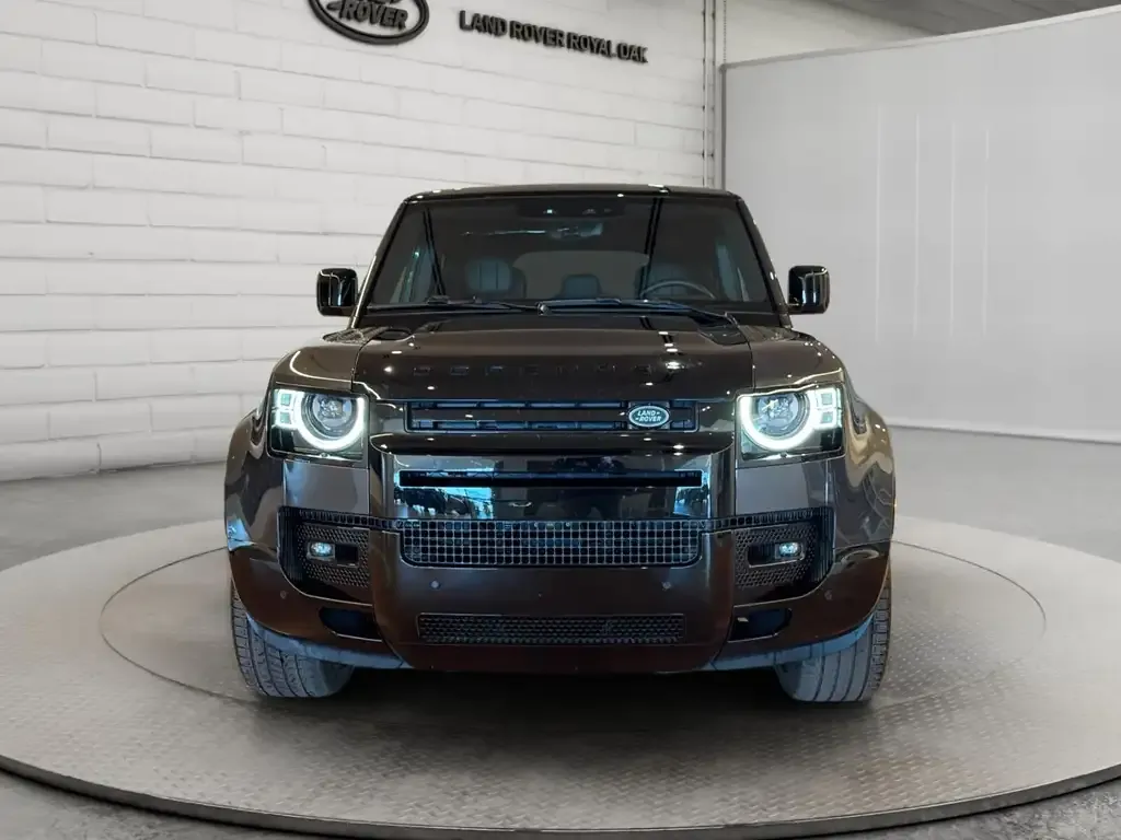 Land Rover Defender 2025 photo 2
