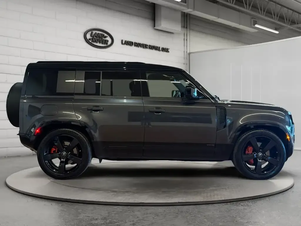 Land Rover Defender 2025 photo 4
