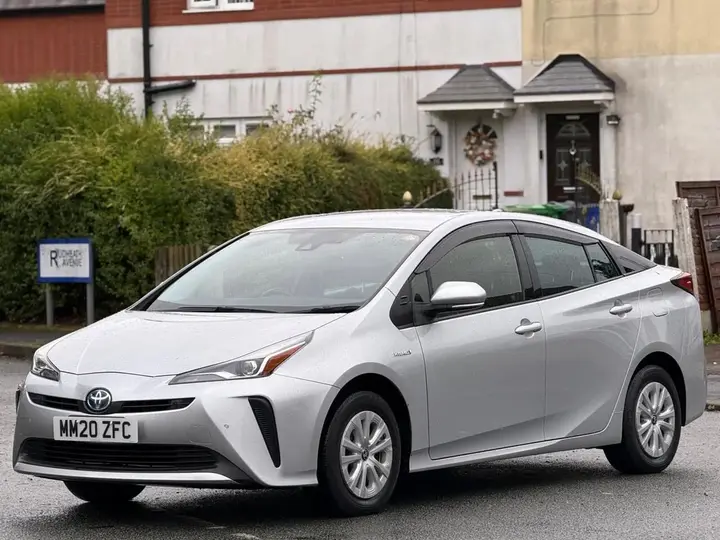Toyota Prius 2020 photo 2