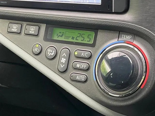 Toyota Aqua S 2012 photo 4
