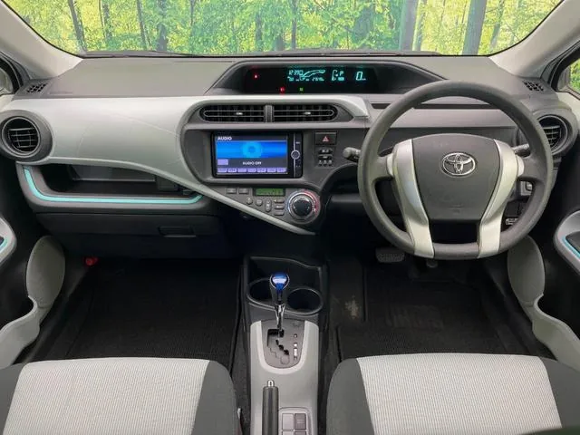 Toyota Aqua S 2012 photo 2