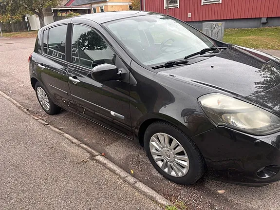 Renault Clio 2011 photo 2