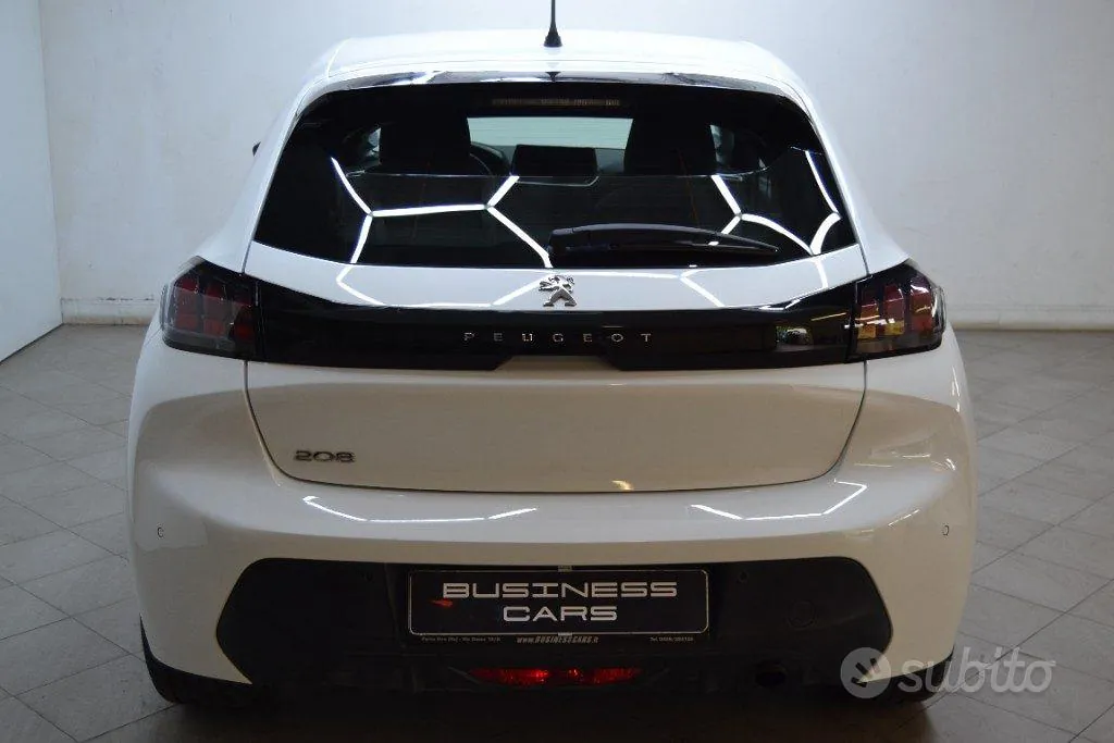 Peugeot 208 2022 photo 3