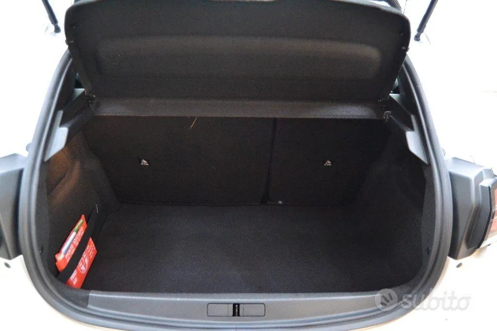 Peugeot 208 2022 photo 5
