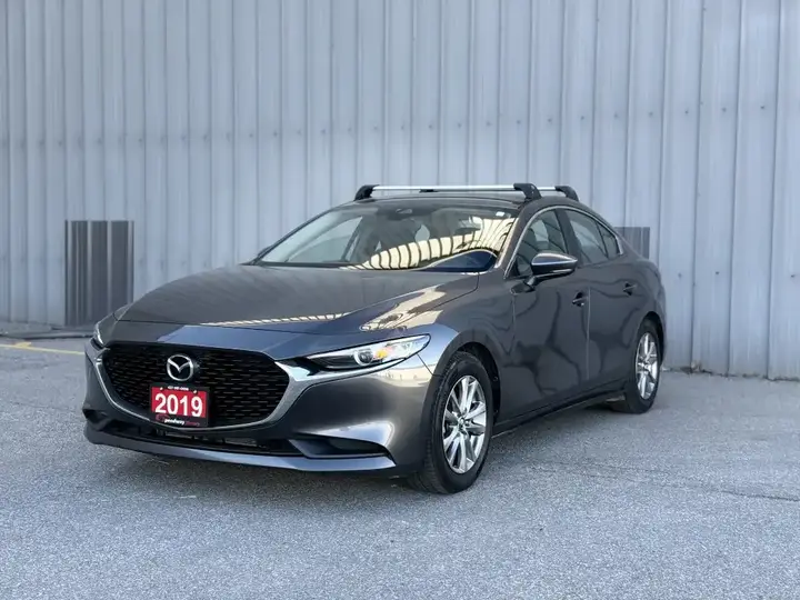 Mazda Mazda3 2019 photo 3