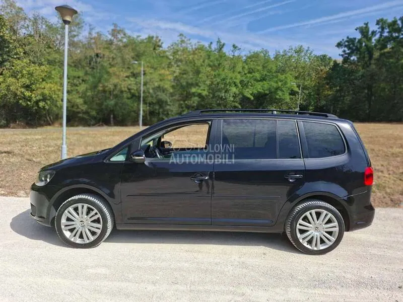 Volkswagen Touran 2012 photo 2