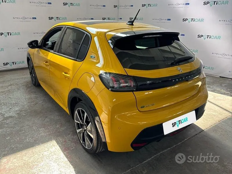 Peugeot 208 2022 photo 3
