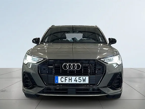 Audi Q3 2019 photo 2