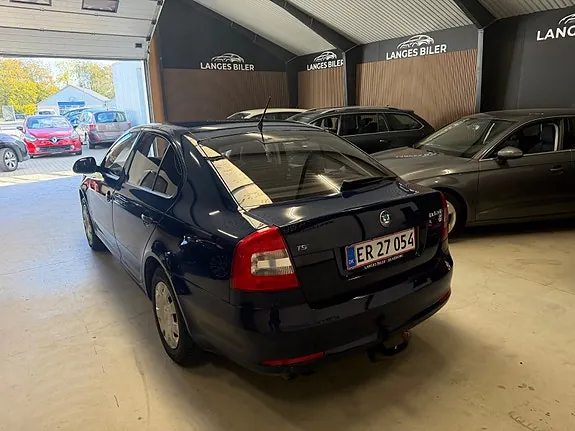 Skoda Octavia 2011 photo 2
