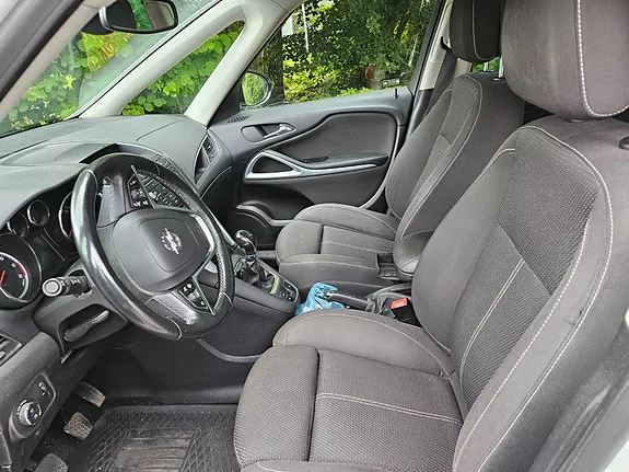 Opel Zafira Tourer 2012 photo 3