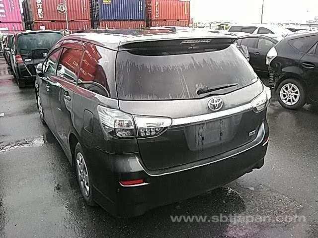 Toyota Wish 2013 photo 3