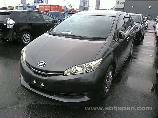 Toyota Wish 2013 photo 2