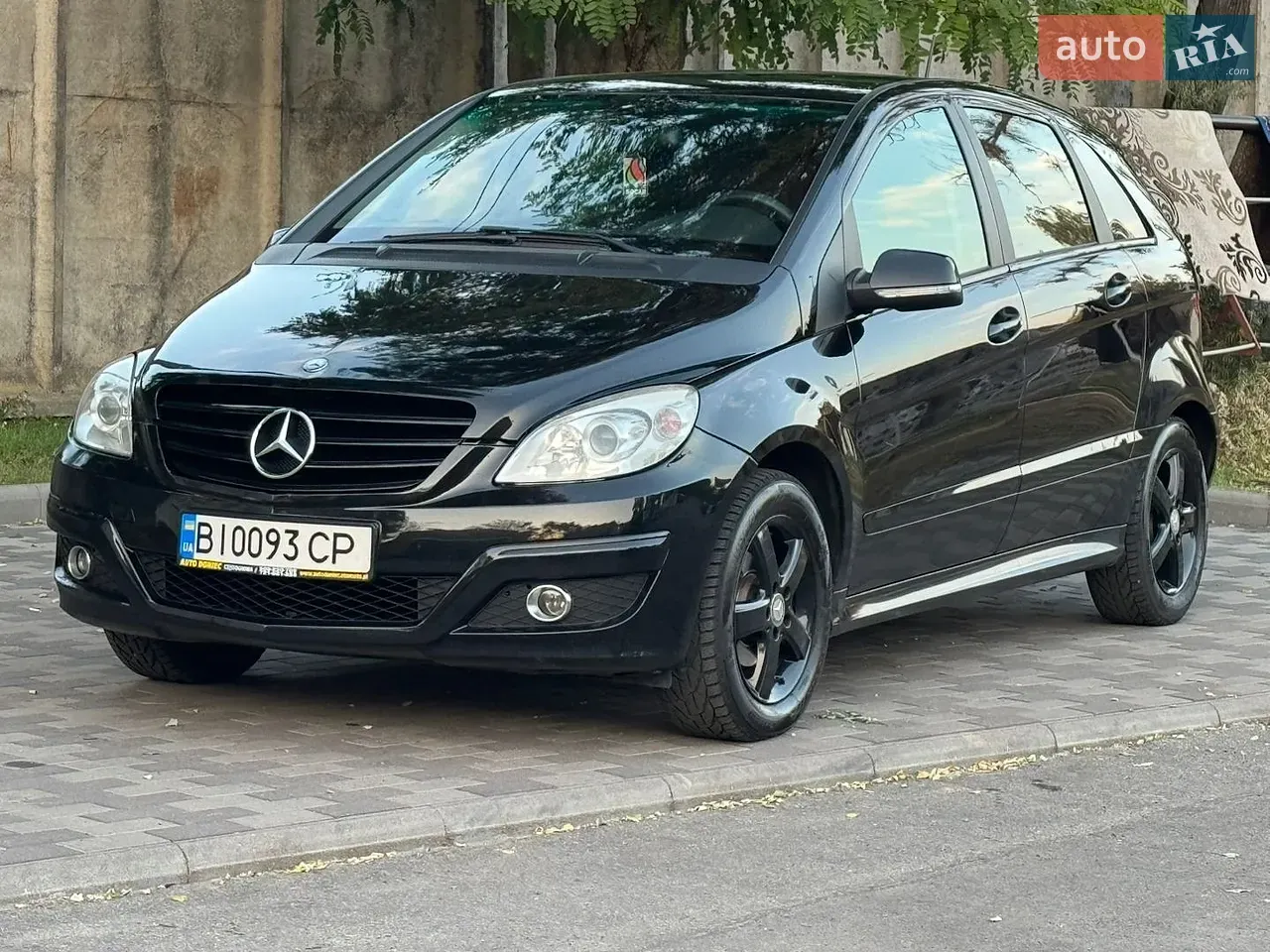 Mercedes-Benz B-Class 2010 photo 2