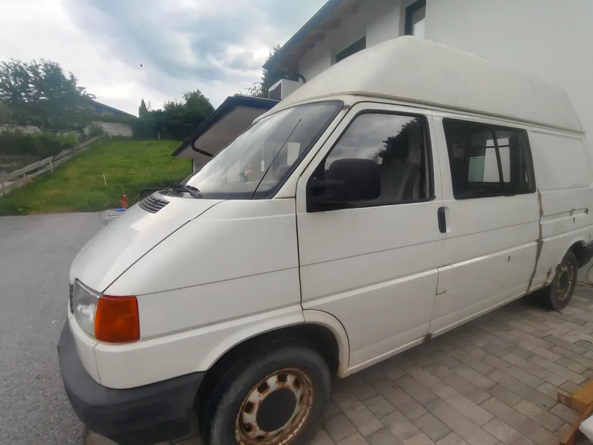 Volkswagen T4 1993 photo 2