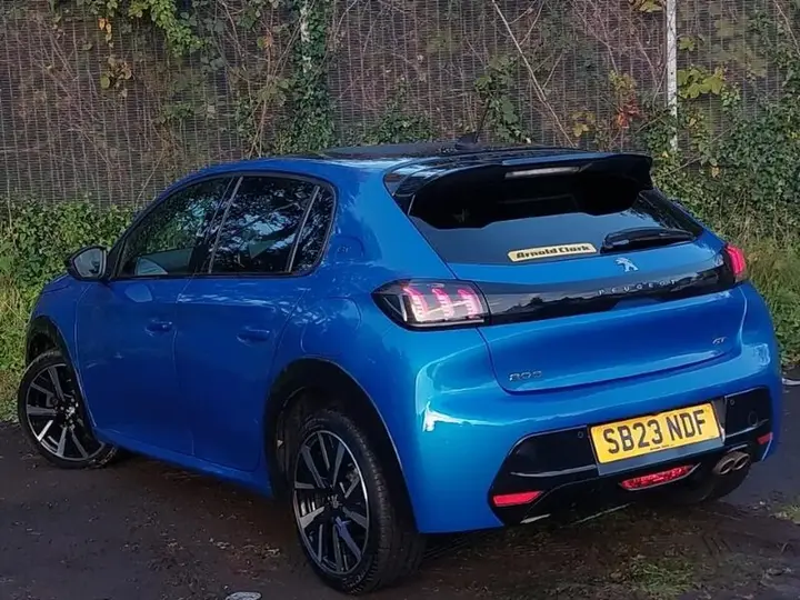 Peugeot 208 2023 photo 2