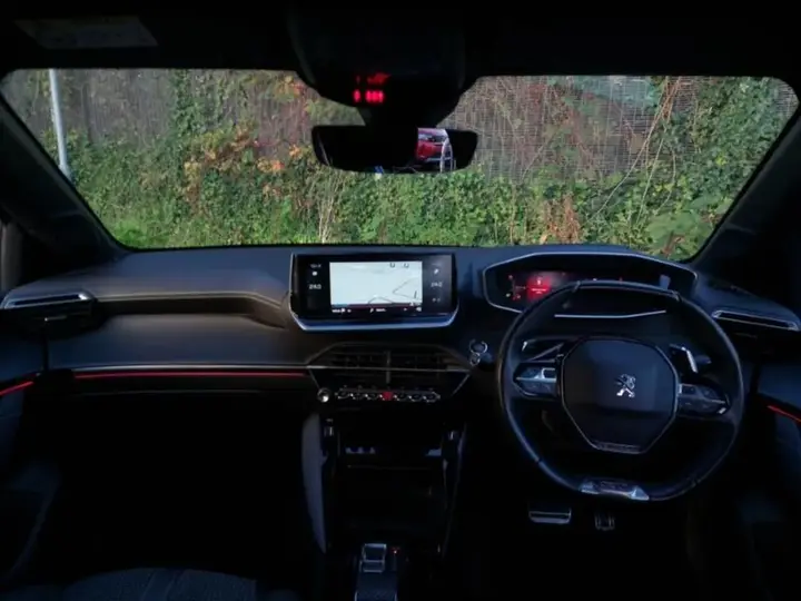 Peugeot 208 2023 photo 3