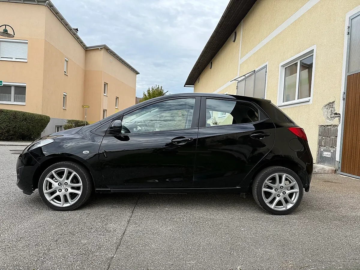 Mazda Mazda2 2009 photo 3