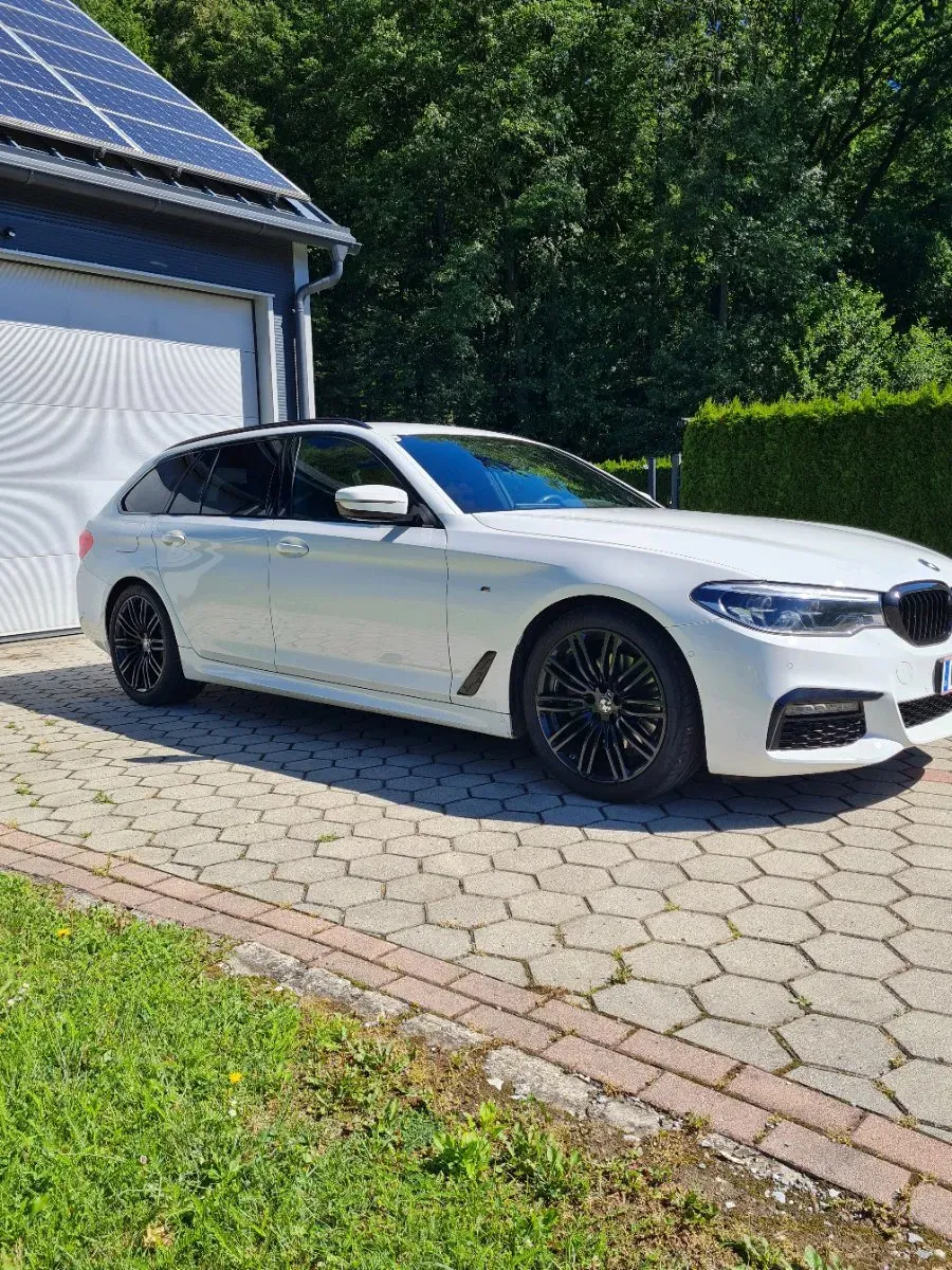 BMW 5 Series 2018 photo 2