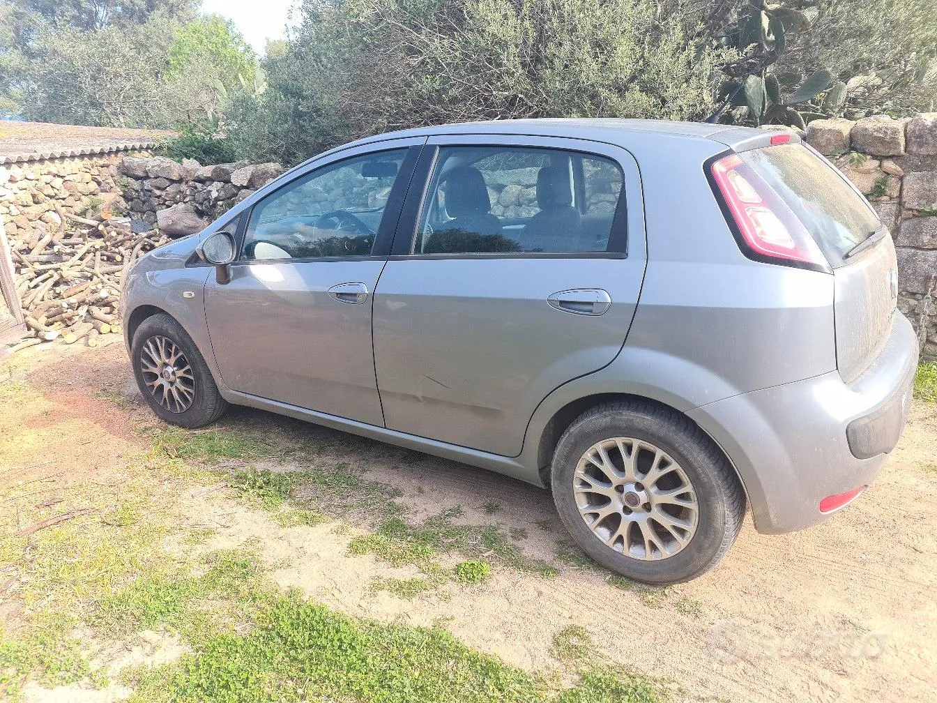 Fiat Punto Evo 2011 photo 2