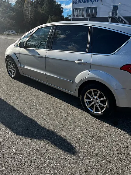 Ford S-Max 2010 photo 4