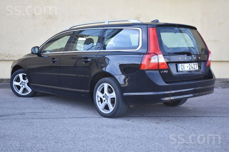 Volvo V70 2012 photo 2