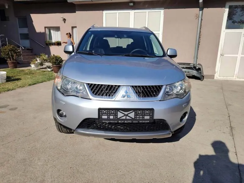 Mitsubishi Outlander 2009 photo 2