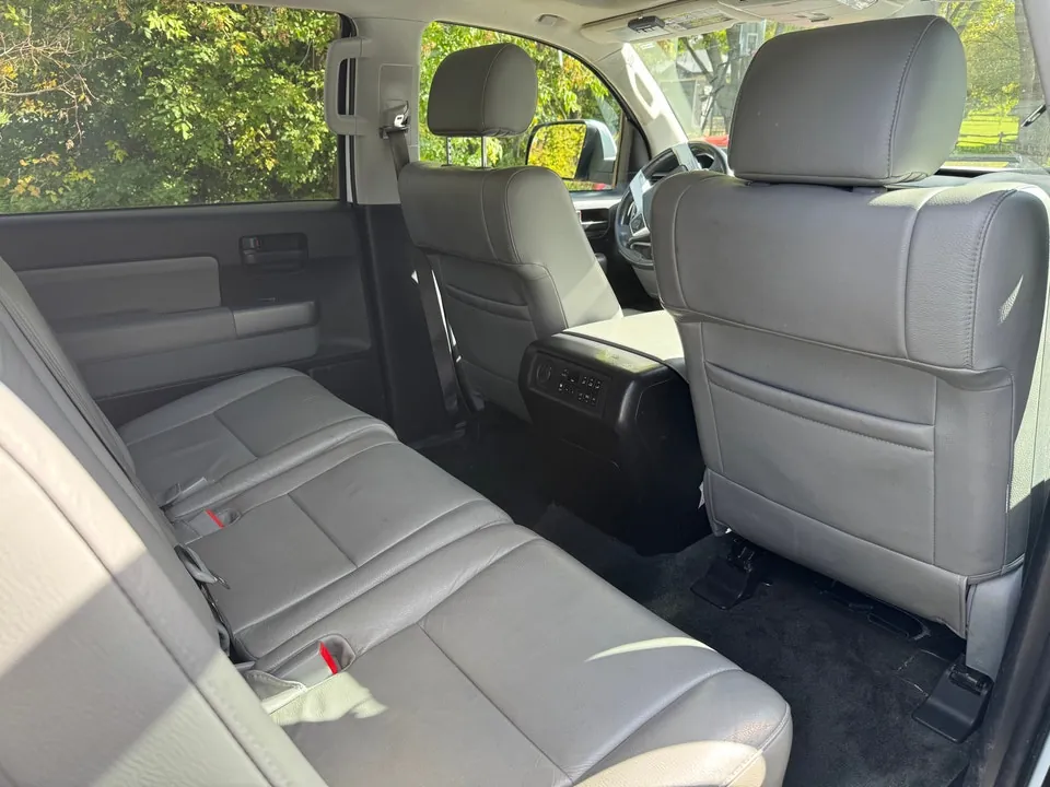 Toyota Sequoia 2017 photo 4