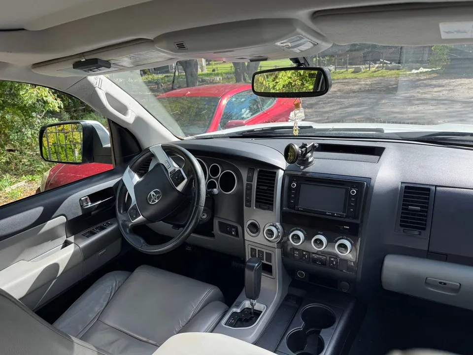 Toyota Sequoia 2017 photo 5