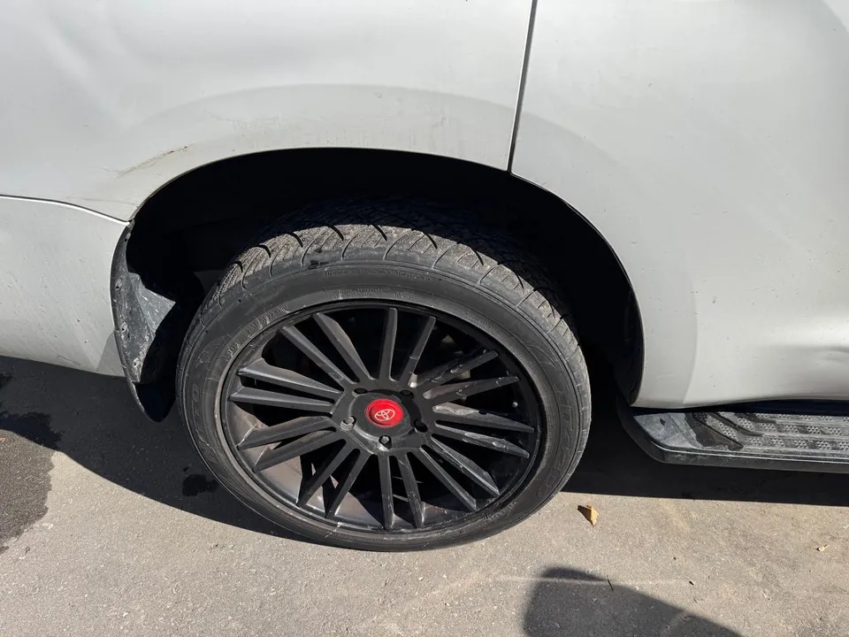 Toyota Sequoia 2017 photo 3
